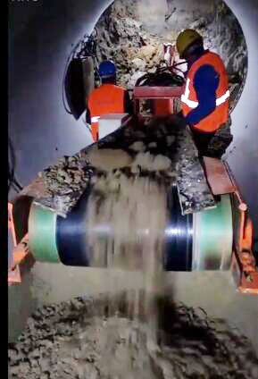 扒渣機(jī)出渣工作圖.jpg 扒渣機(jī)出渣工作圖.jpg